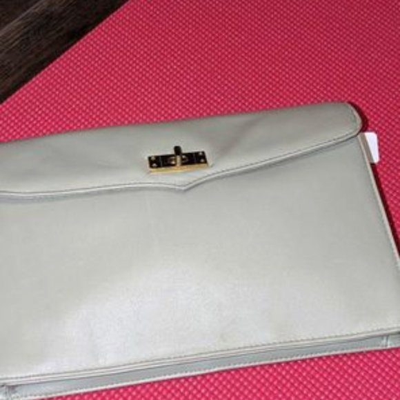 Beautiful Light Gray Crossbody Bag By Amanda Smith. Very Nice And Roomy - Picture 2 of 7